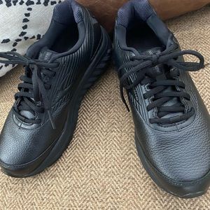 Brooks Women’s Addiction Walker shoes ~ Black~ Size 8~Excellent condition~